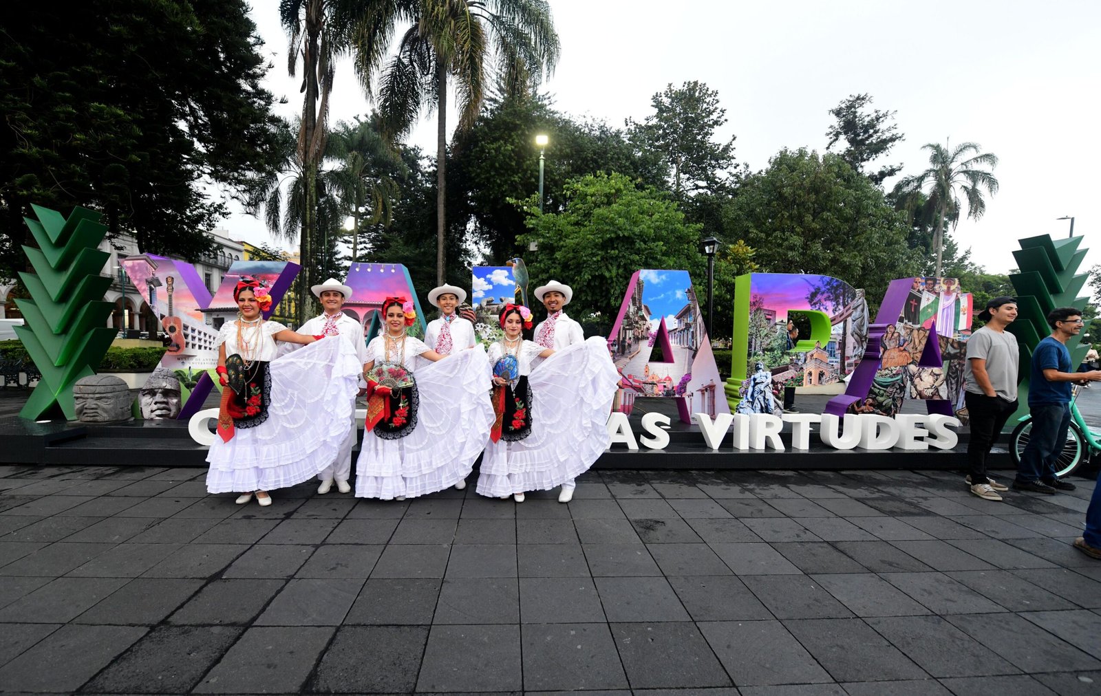 Develan Letras Turísticas de Xalapa en el Parque Juárez