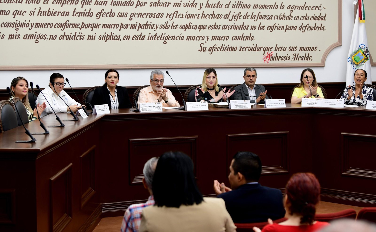 Recibe Alberto Islas a participantes del Festival Folklórico InspirArte