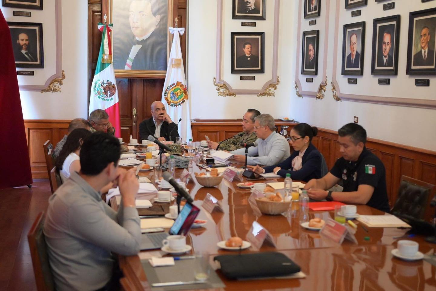 La Fiscal General informa en la Mesa de Coordinación Estatal de Construcción de Paz y Seguridad, resultados de acciones operativas por parte de la Unidad Especializada en Combate al Secuestro y la Extorsión; sentencia condenatoria de 4 años de prisión por violencia familiar y lesiones dolosas calificadas; así como imputaciones, vinculaciones a proceso y fallos condenatorios de Fiscalías Regionales, Especializada y UECS.