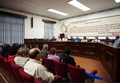 Dialoga Daniela Griego con vecinos afectados por escurrimientos pluviales; acuerdan soluciones