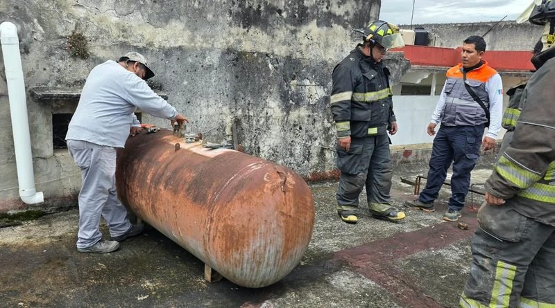 Evacuadas de manera preventiva 2 mil personas por olor asociado a gas LP en el centro de Xalapa