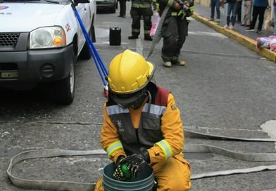 PC Xalapa realizó contención de la fuga en la zona Centro; la vialidad está restablecida