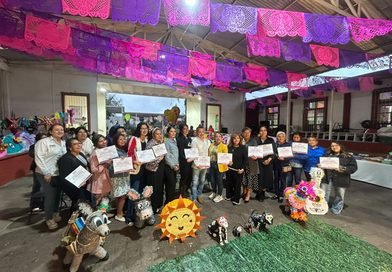Concluyen talleres de cartonería creativa y elaboración de Piñatas del DIF Municipal